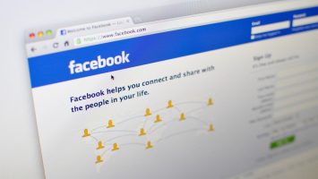 [FaceBook] Reply with fake name + Checkpoint