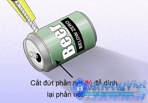 Cắt phần trên chừa lại 2 - 3 cm gần phần lỗ