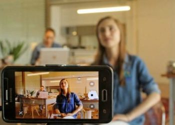 Làm thế nào để sử dụng điện thoại của bạn làm Webcam cho Windows và macOS
