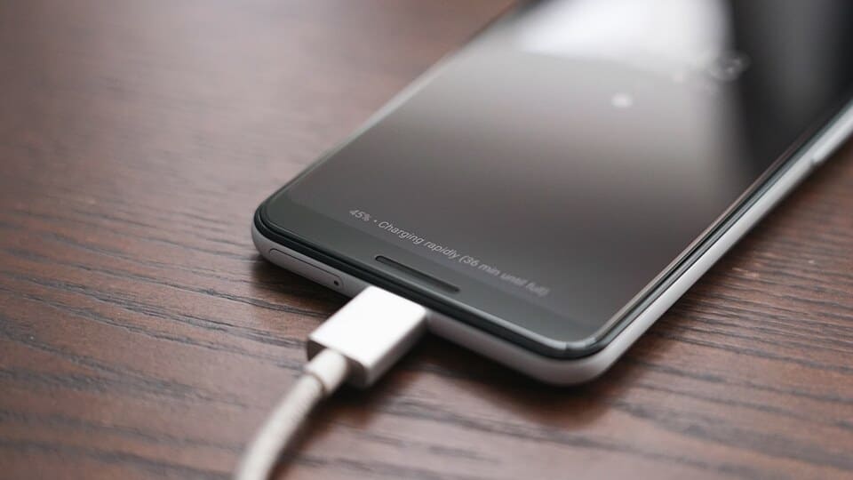 5 safest ways to charge your phone 5