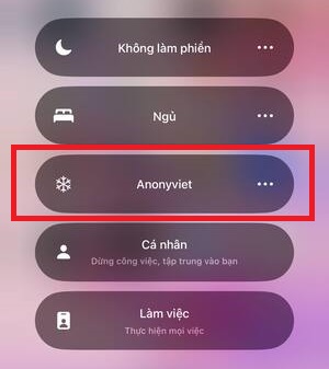 How to display name on iPhone lock screen