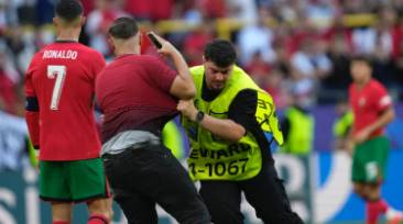UEFA tăng cường an ninh ở Euro 2024 sau vụ việc của Ronaldo - Soi kèo Georgia vs Bồ Đào Nha, 2:00 ngày 27/06 7 UEFA tăng cường an ninh ở Euro 2024 sau vụ việc của Ronaldo - Soi kèo Georgia vs Bồ Đào Nha, 2:00 ngày 27/06 6