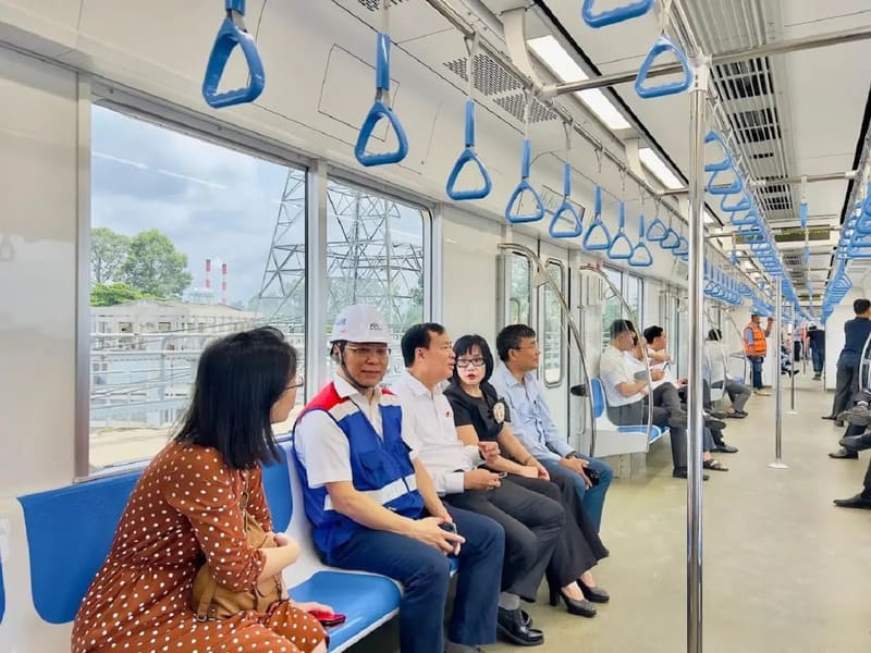 How much is the ticket price for the Metro Ben Thanh - Suoi Tien train?