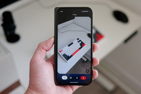Gemini Live trên iOS: tính năng chia sẻ Camera và màn hình mới 14 AI sẽ "nhìn" thấy những gì bạn thấy