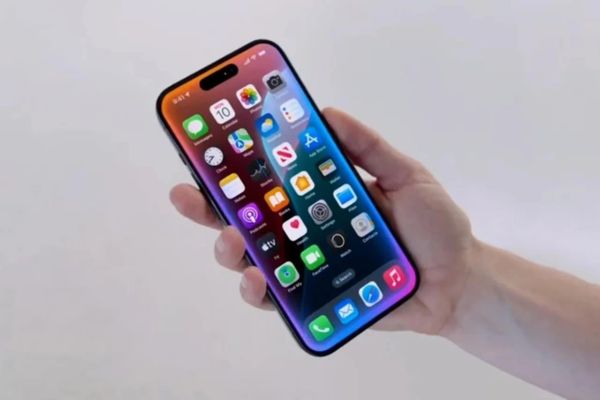 Discover the glowing effect next to the iPhone ios 18 screen What is the glowing effect next to the iPhone screen?