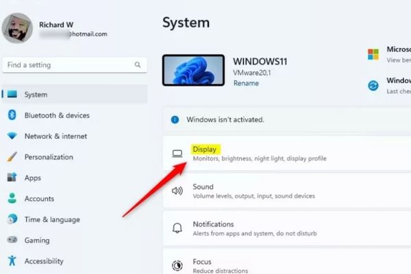 Kích hoạt Dolby Vision HDR Windows 11 trải nghiệm hình ảnh đỉnh cao 13 Nhấp vào ô Display