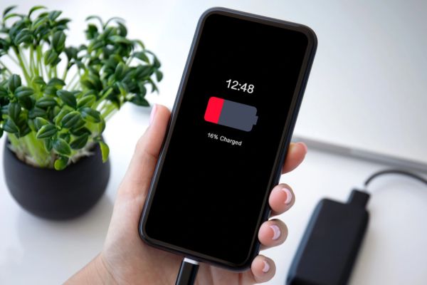 Phải làm gì khi tốc độ sạc quá chậm?