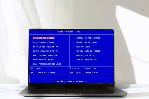 Truy cập vào BIOS/UEFI để bật tính năng này