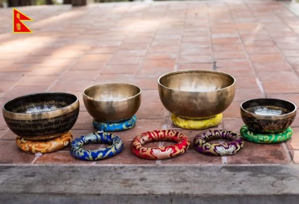 Âm thanh trị liệu bát hát tây tạng giúp cân bằng năng lượng cho người làm việc văn phòng 1
