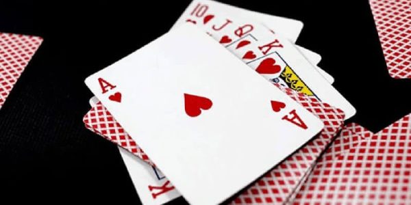 Đa dạng thể loại game bài thu hút mọi người chơi