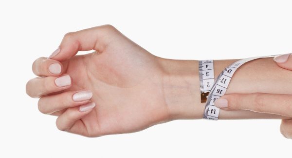 Cổ tay 16cm đeo vòng size bao nhiêu?