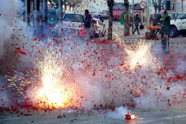 Cách phản ánh đốt pháo trái phép trên VNeID 11 Quy định pháp luật và mức xử phạt hành vi đốt pháo nổ