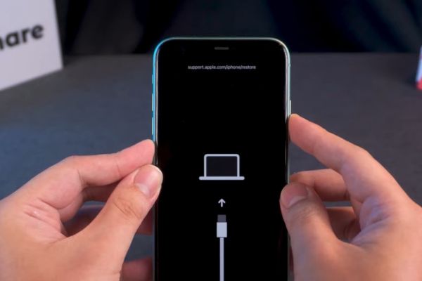 Đưa iPhone vào chế độ Khôi phục