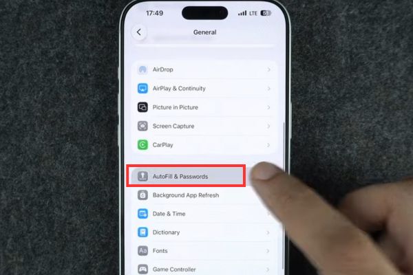 Ấn chọn mục AutoFill & Passwords