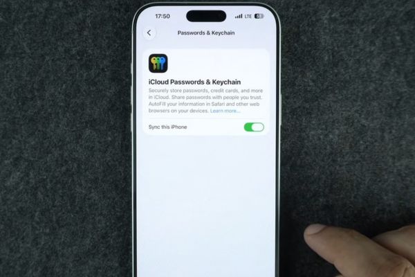 Bật tính năng Sync this iPhone