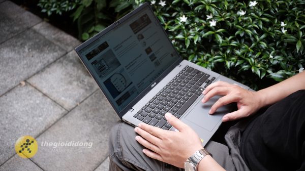 Bàn phím là chi tiết nên thử kỹ nếu thường xuyên soạn thảo, học online hoặc làm việc với văn bản dài.