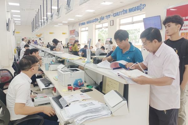 Nỗi mệt mỏi mang tên đổi giấy tờ khi sáp nhập xã