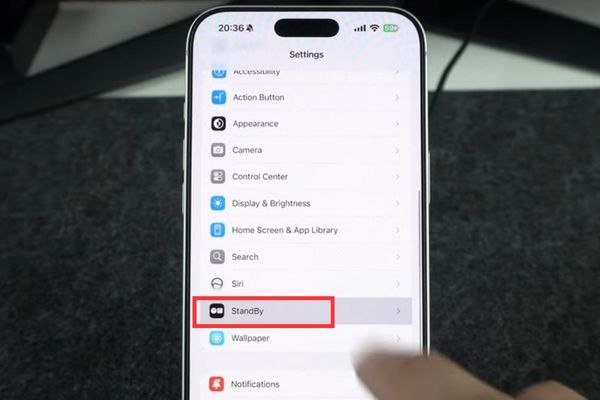 Cách tắt màn hình đỏ trên chế độ StandBy cho iPhone 13 Chọn vào mục StandBy