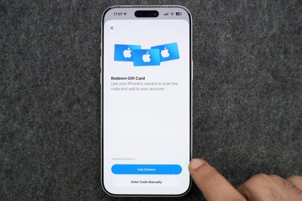 Hướng dẫn cách nhập mã khuyến mãi trên App Store chuẩn nhất 12 Chọn Enter Code Manully hoặc chọn Use Camera