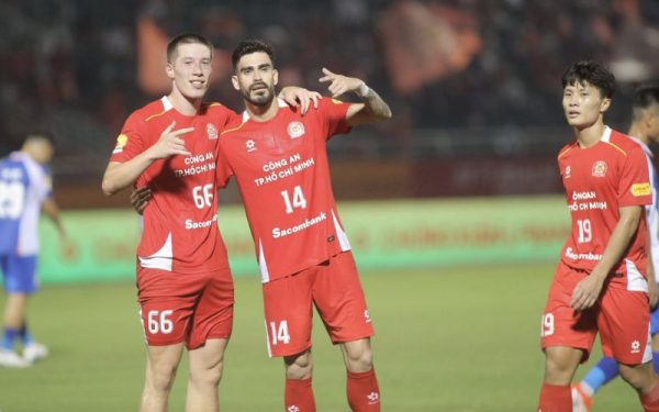 Lee Williams thi đấu trong màu áo Công an TP.HCM tại V.League