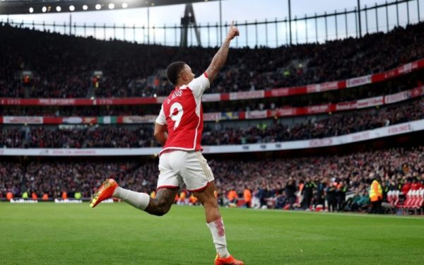 Hình tượng khẩu pháo nhắc lại nguồn gốc Arsenal từ những công nhân nhà máy vũ khí Woolwich